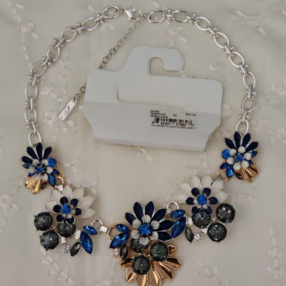 Pappagallo Statement Necklaceπππ - Picture 4 of 4